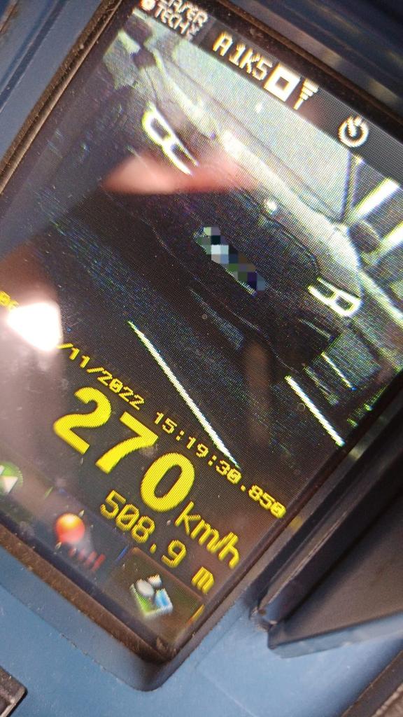 Un șofer teribilist a fost prins gonind cu o viteză amețitoare pe Autostrada A1