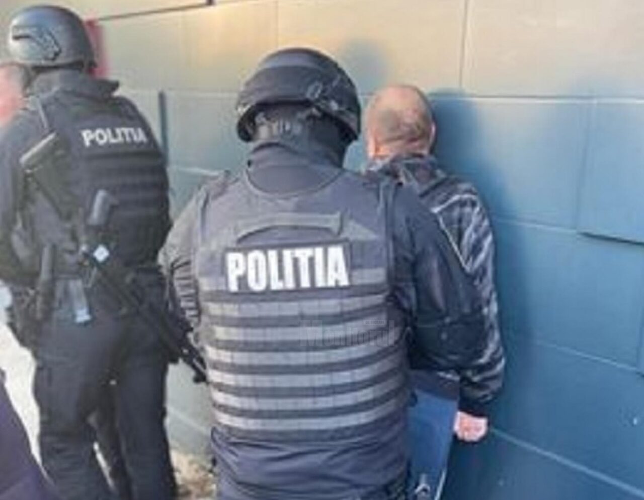 Un sucevean a amenințat că își dă foc și incendiază cazinoul în care a jucat, supărat că a pierdut la păcănele