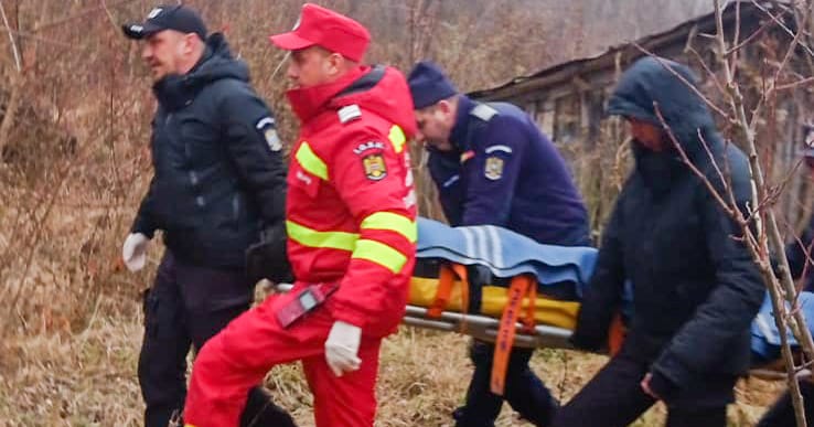 VIDEO | Un dâmbovițean a fost găsit în șoc hipotermic și cu arsuri pe corp într-o livadă. Era dat dispărut de familie