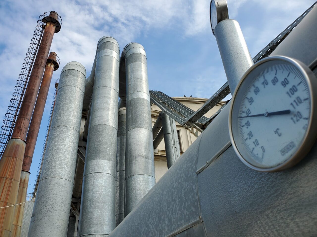 Termoenergetica anunță OPRIREA apei calde în 122 de blocuri din Capitală pentru lucrări de modernizare. Porțiuni de rețea de peste 50 de ani vechime