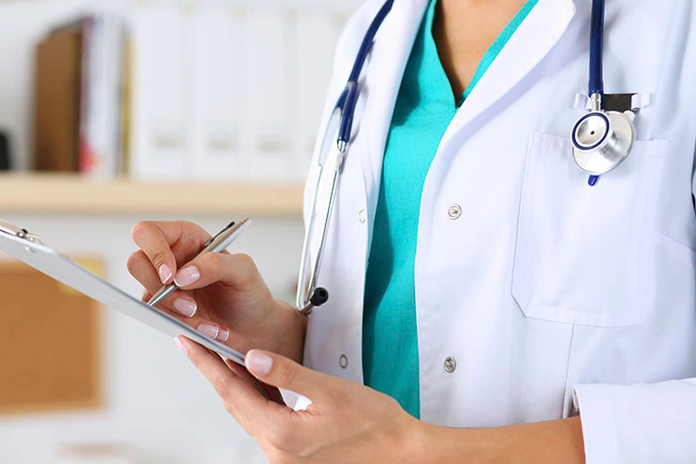 Suma uriașă luată șpagă de Anca Dumitrovici într-o singură zi. Ce spun colegii medici despre cazul său