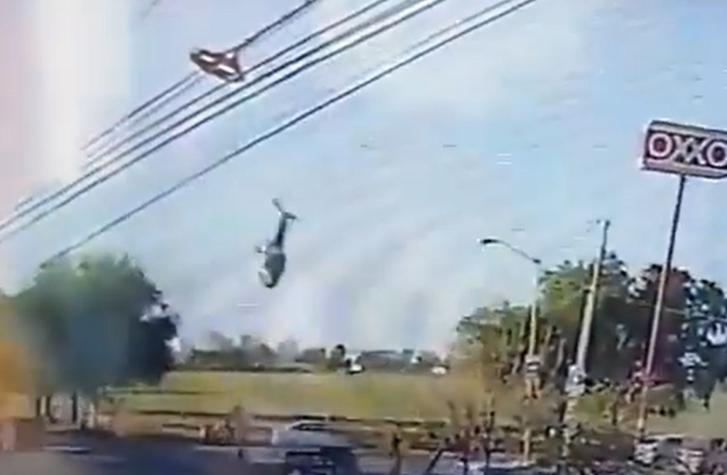 VIDEO | Un ministru mexican a murit, după ce elicopterul în care se afla s-a prăbușit. Alte patru persoane aflate la bord și-au pierdut viața