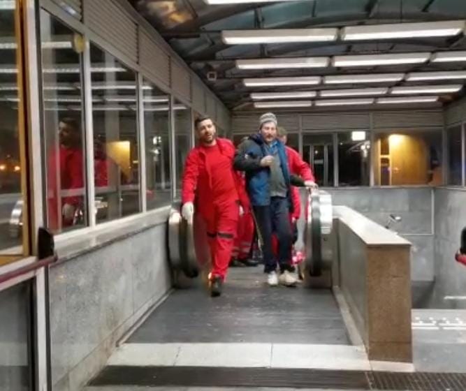 Panică la metrou după ce un călător a căzut pe șinele de la 1 Decembrie. Acesta ar fi consumat alcool