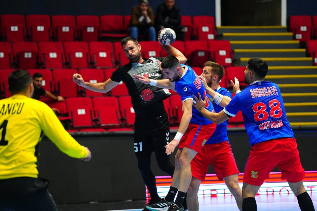 Dinamo defilează în campionatul intern la handbal masculin! Victorie în derby-ul cu Steaua la 7 goluri diferență
