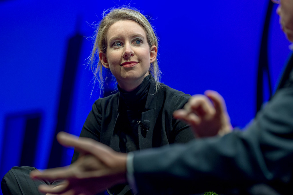 Elizabeth Holmes, considerată „noul Steve Jobs”, condamnată la 11 ani de închisoare pentru fraudă