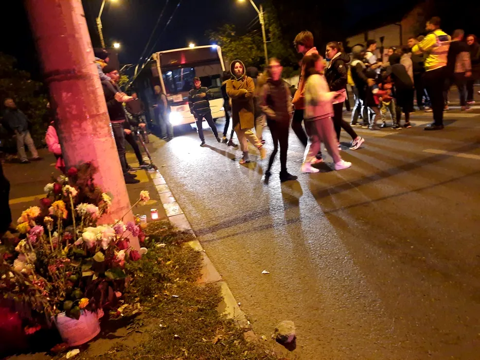 În sfârșit, se montează semafor pe Șoseaua Antiaeriană, unde un tânăr de 19 ani a fost ucis într-un accident
