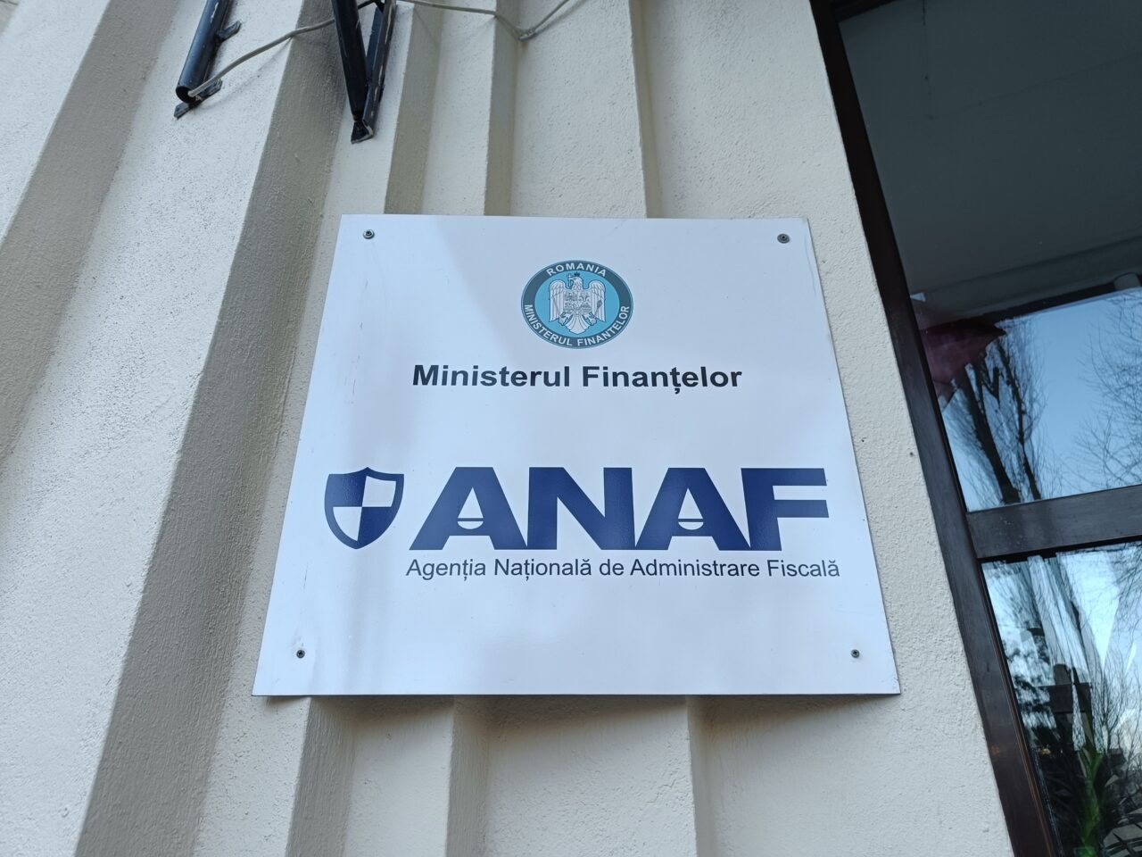 Românii care vând produse pe internet, în vizorul ANAF. „Statul are nevoie de bani ca de aer”