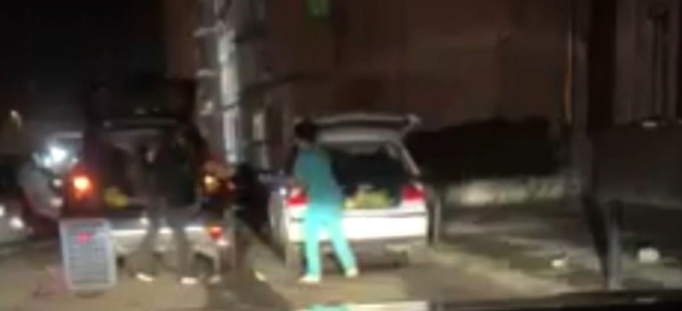 Anchetă la Spitalul de Urgenţă Târgu Jiu, după ce o infirmieră a fost filmată când îşi umple maşina cu varză în timpul programului. „Faptele nu pot rămâne nesancționate. În sistemul privat, persoana avea deja desfăcut contractul” (VIDEO)