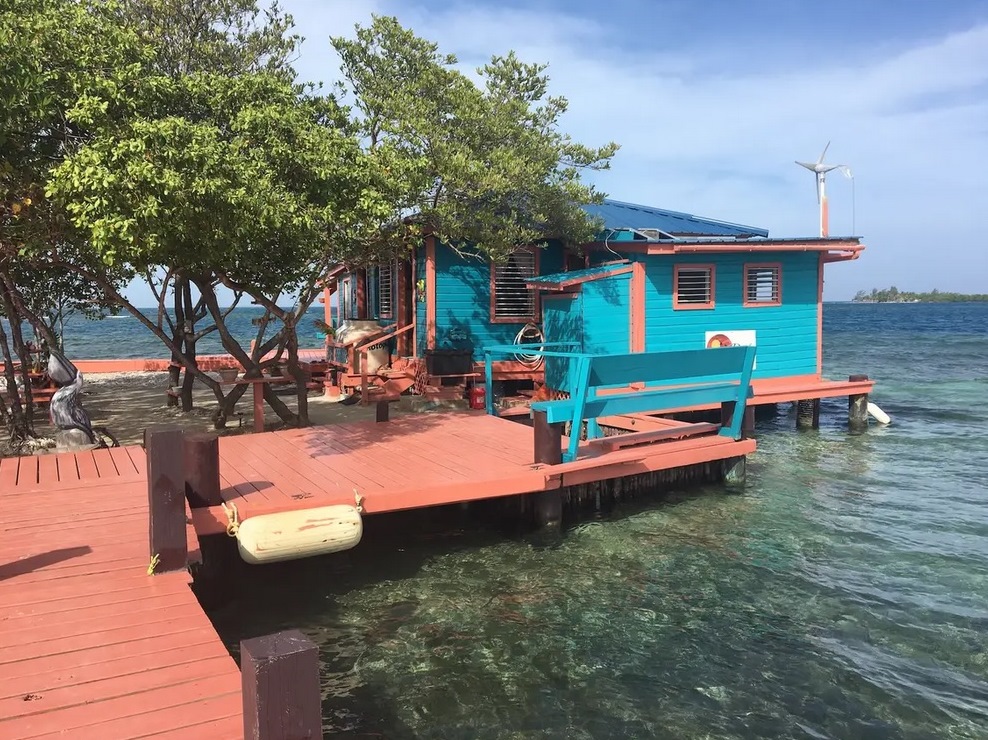 Insula din Arhipelagul Belize care se închiriază mai ieftin decât un apartament în Poiana Brașov! Ce conține pachetul