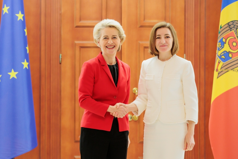 Maia Sandu, în cadrul conferinței de presă cu Ursula von der Leyen: ”Mulțumim României datorită căreia astăzi avem curent electric în casele noastre”.