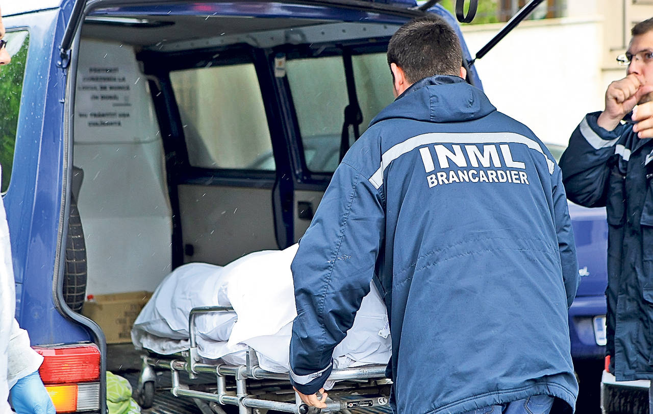 Situație BIZARĂ la Iași: Cadavrul unui bărbat stă, de trei ani, la Medicină Legală / A avut o moarte violentă, dar Poliția nu l-a identificat