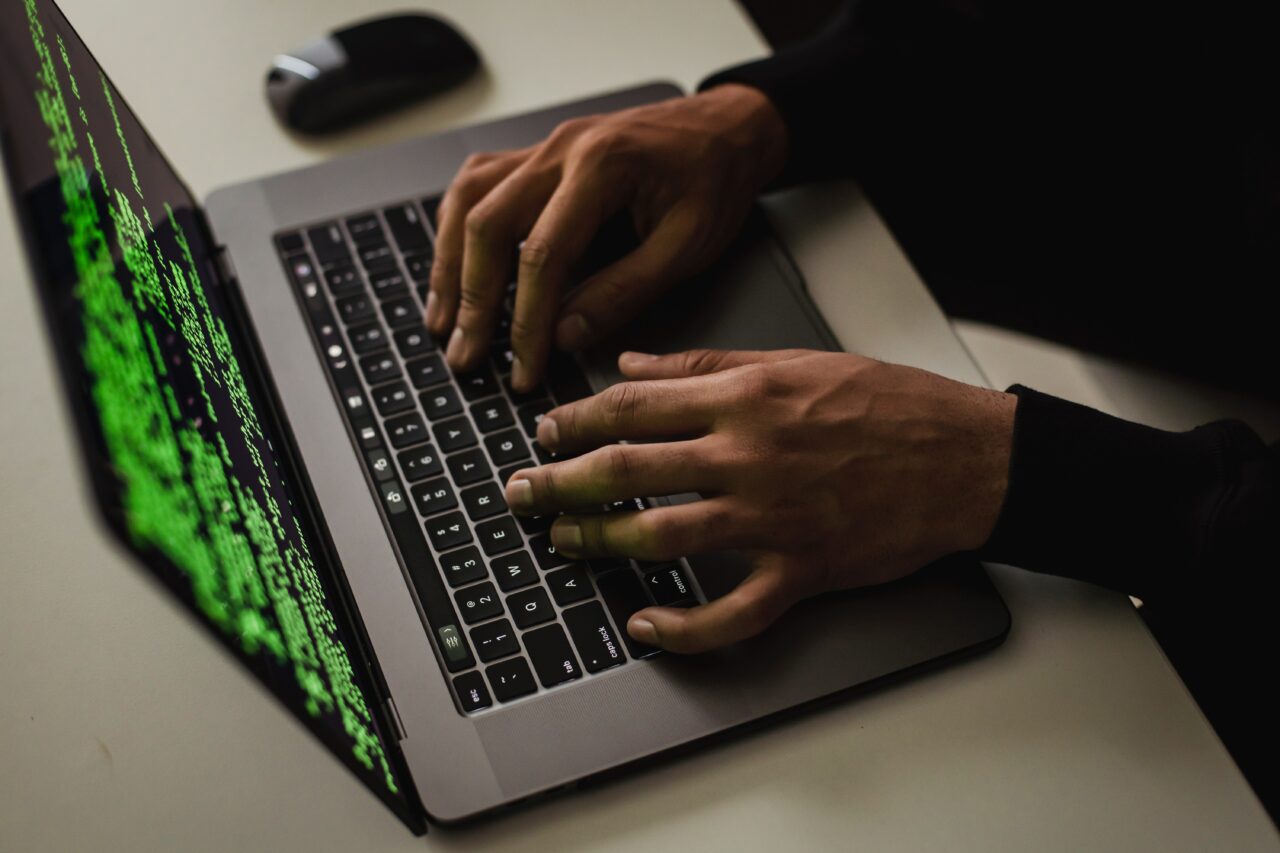 Tentativă de fraudă online în România! Poliția Română avertizează