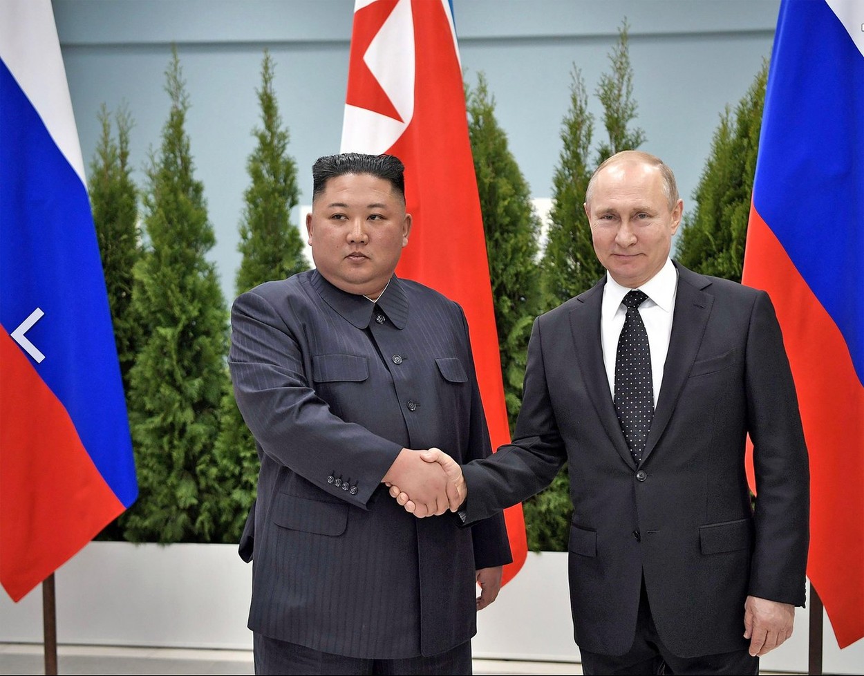 Putin și Kim Jong Un au semnat un acord de parteneriat strategic la Phenian / Ce cadouri și-au oferit cei doi lideri de stat