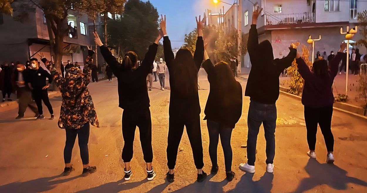 Prima condamnare la moarte în Iran pentru participarea la protestele cauzate de moartea tinerei Mahsa Amini