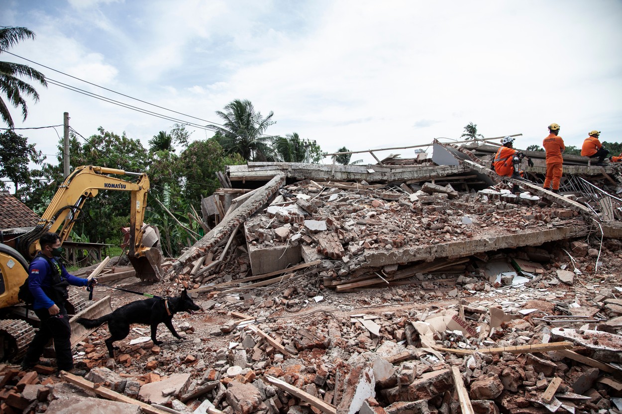 FOTO | Peste 268 de morți după cutremurul de 5,6 grade din Indonezia