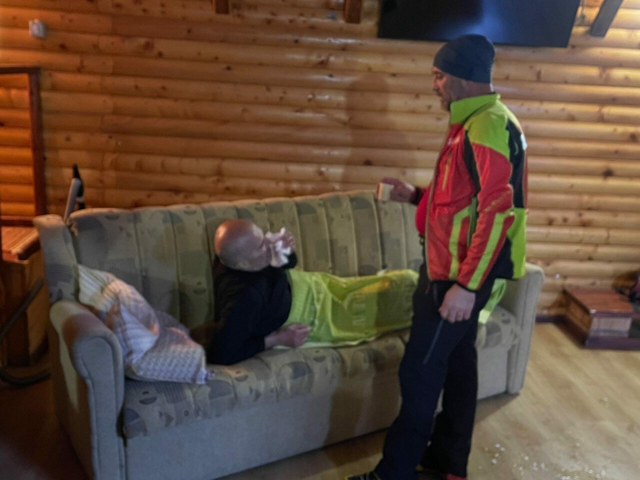 Un turist din Iran care s-a rătăcit pe Platoul Bucegi, găsit după aproape 12 ore de căutări. Bărbatul de 53 de ani a alunecat pe zăpadă, s-a lovit la cap și a rămas inconștient