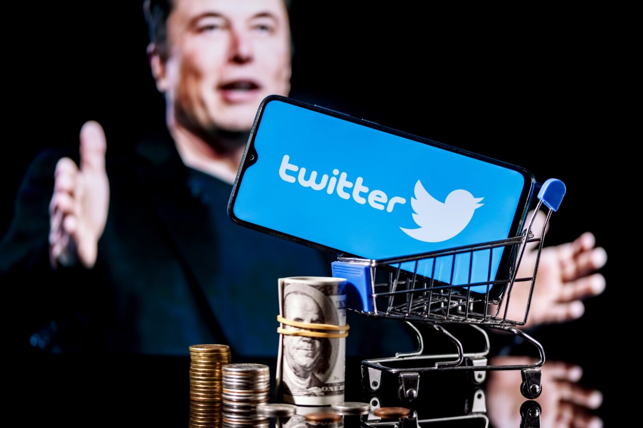Elon Musk îi pune pe angajații Twitter să aleagă: fie muncesc mai mult, fie pleacă