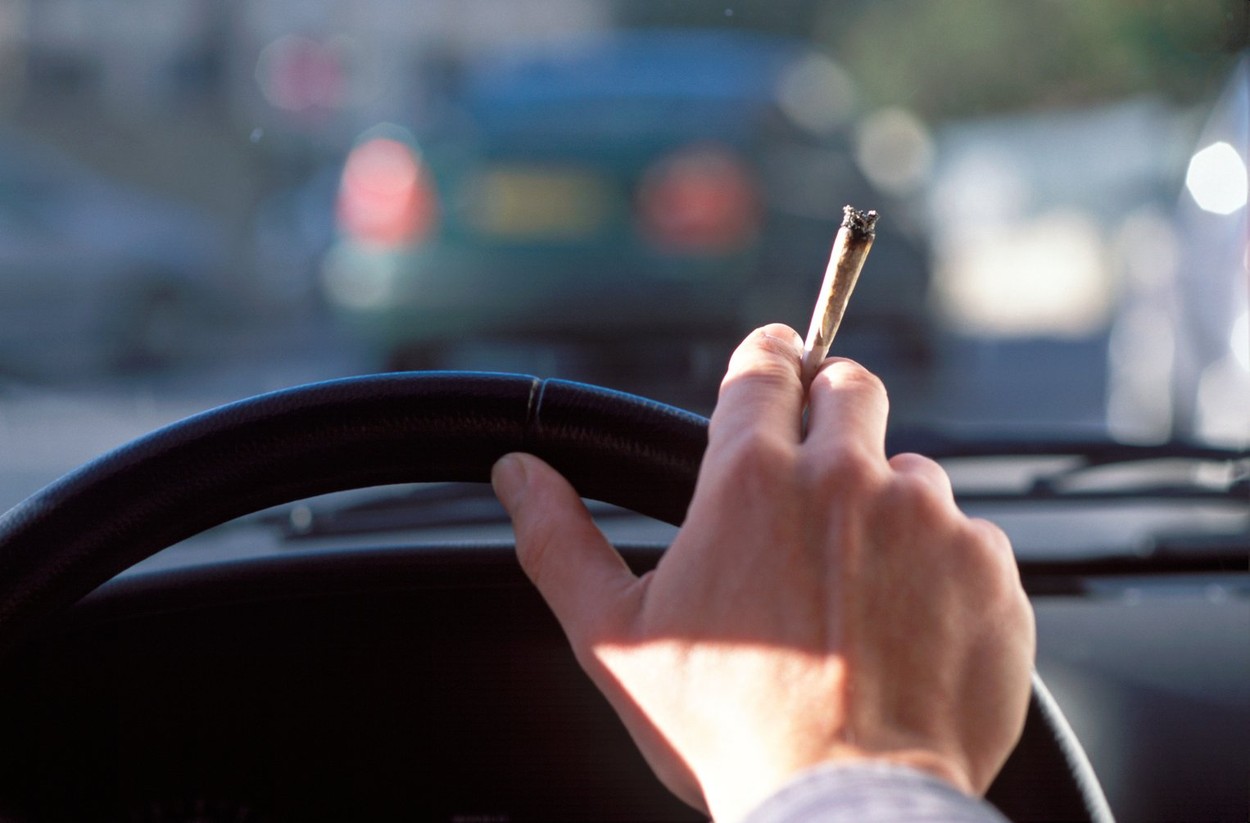 Isprava unui tânăr de 24 de ani din Dolj: A condus drogat, fără permis, iar apoi și-a dat foc într-o benzinărie
