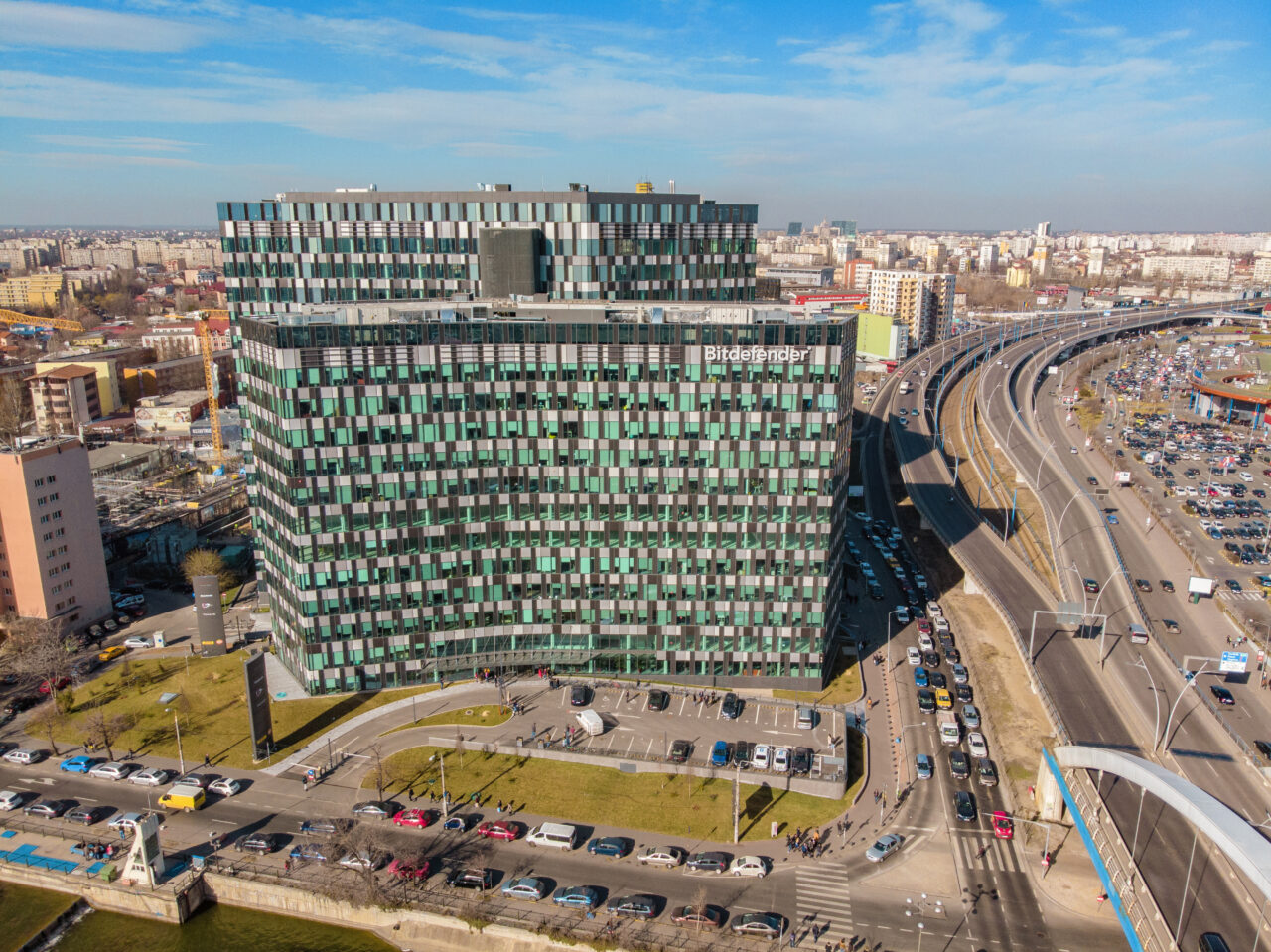 Tranzacție-record pe piața clădirilor de birouri. Frații Pavăl au cumpărat portofoliul companiei CA Immo, care astfel pleacă din România
