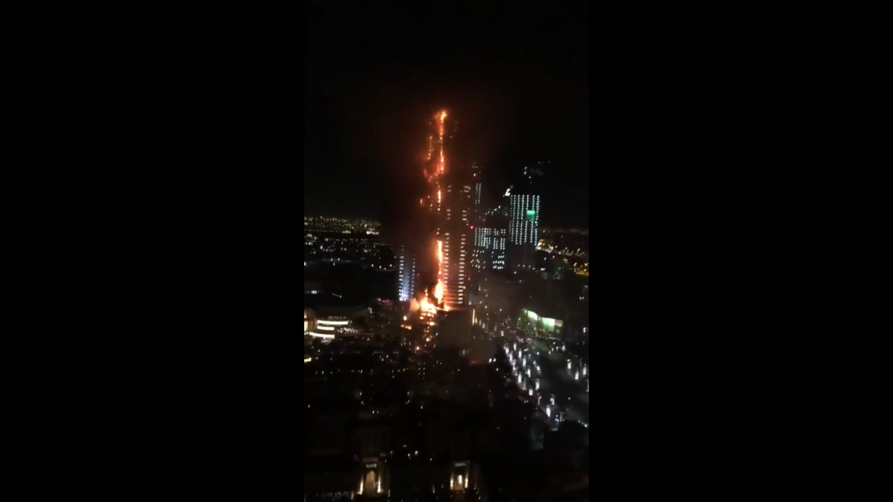 VIDEO | Incendiu masiv la un zgârie-nori din Dubai. Clădirea se află lângă Burj Khalifa