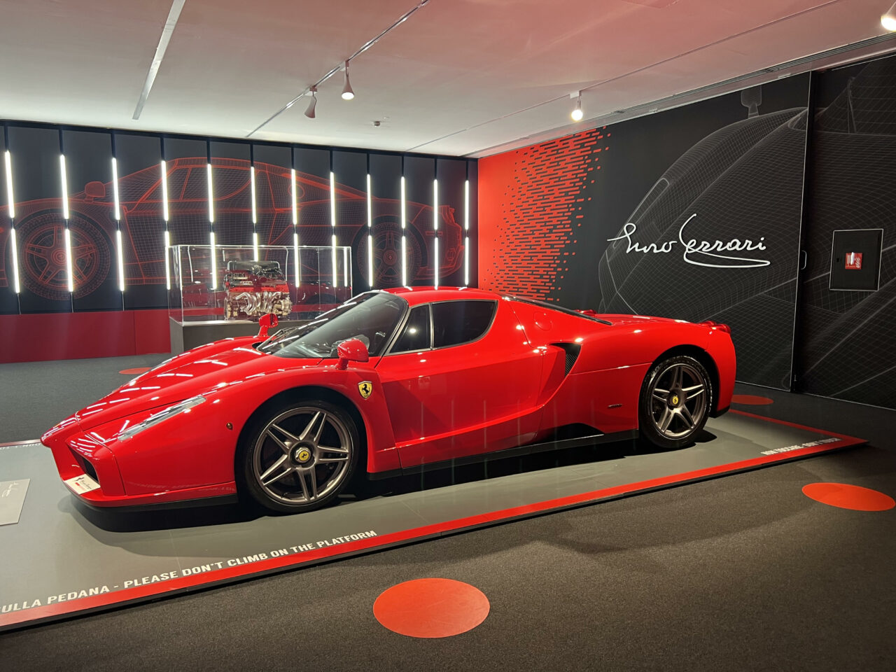 FOTO | Ea este prima femeie pilot din România care va semna cu Ferrari! Cine este Zoe Florescu Potolea și ce a căutat la Maranello
