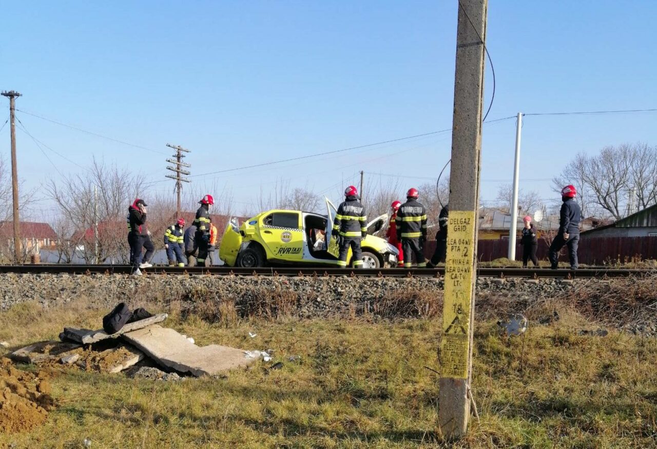 Taxi spulberat de tren în Iași. Ce alcoolemie uriașă avea șoferul
