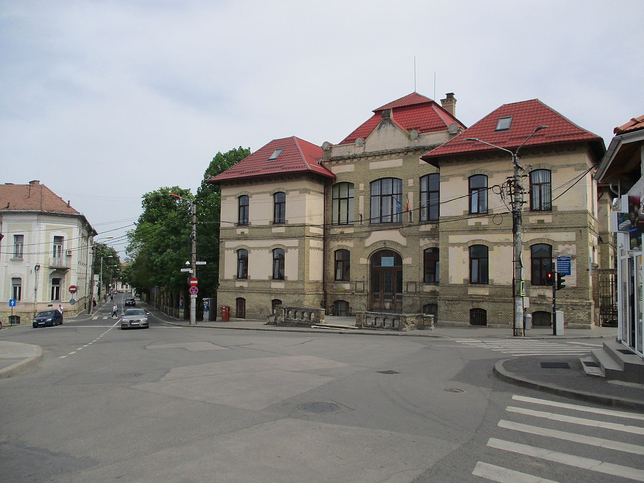 Incendiu într-un spital din Cluj: Un pacient a dat foc unor hârtii care se aflau într-o noptieră / Ce s-a întâmplat cu celelalte persoane din salon