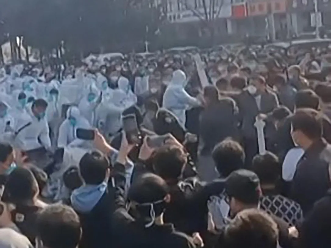 China face un pas înapoi și ajustează măsurile anti-Covid, pe fondul protestelor masive