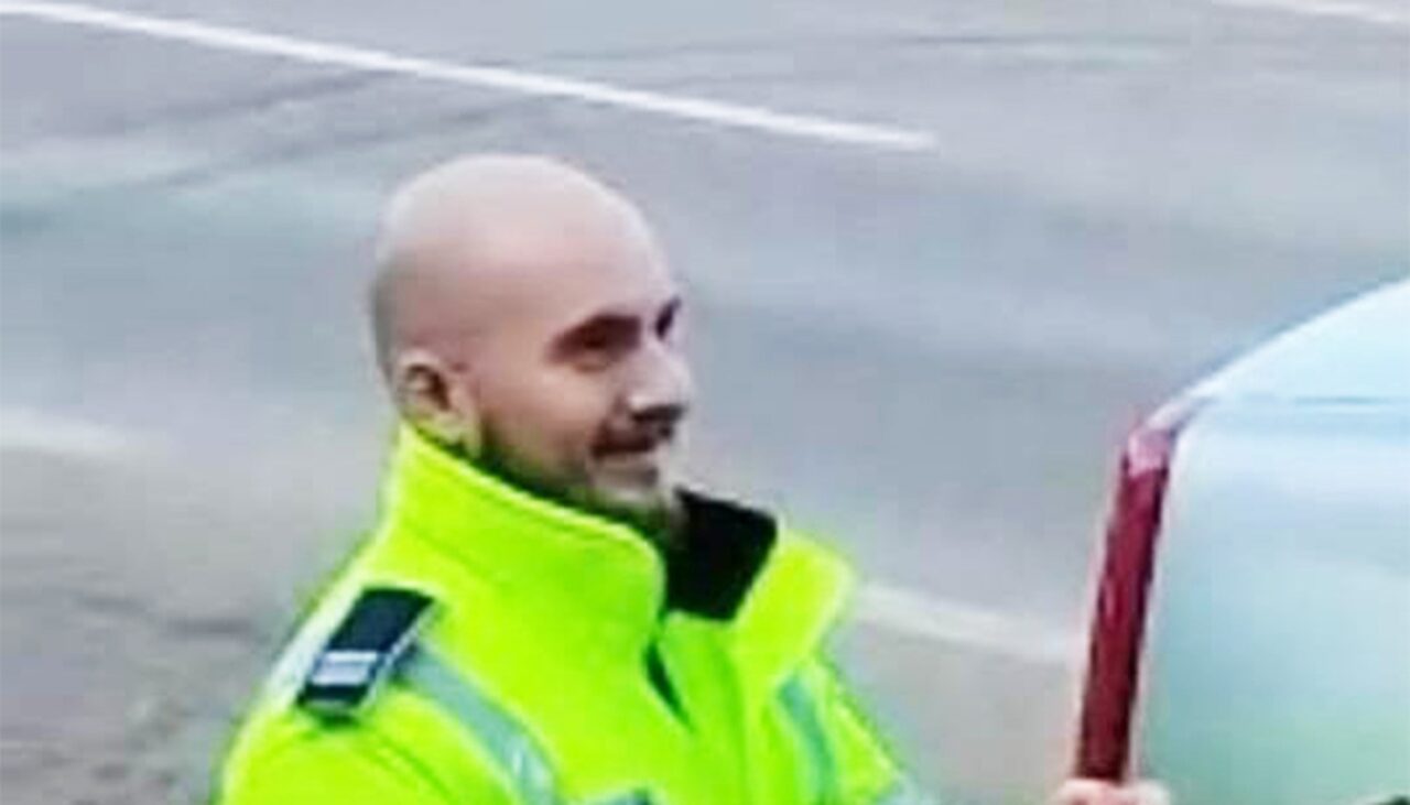 Ireal! Cum a reacționat Adrian, un polițist de la Rutieră din Câmpia Turzii, după ce și-a dat seama că șoferița oprită în trafic e chiar iubita lui