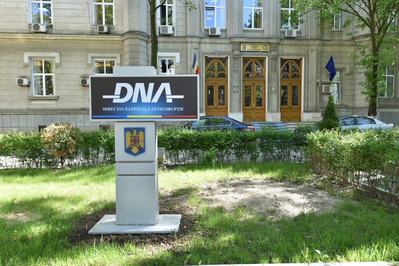Trei oameni de afaceri și o companie, trimiși în judecată de DNA pentru fraudă cu fonduri europene