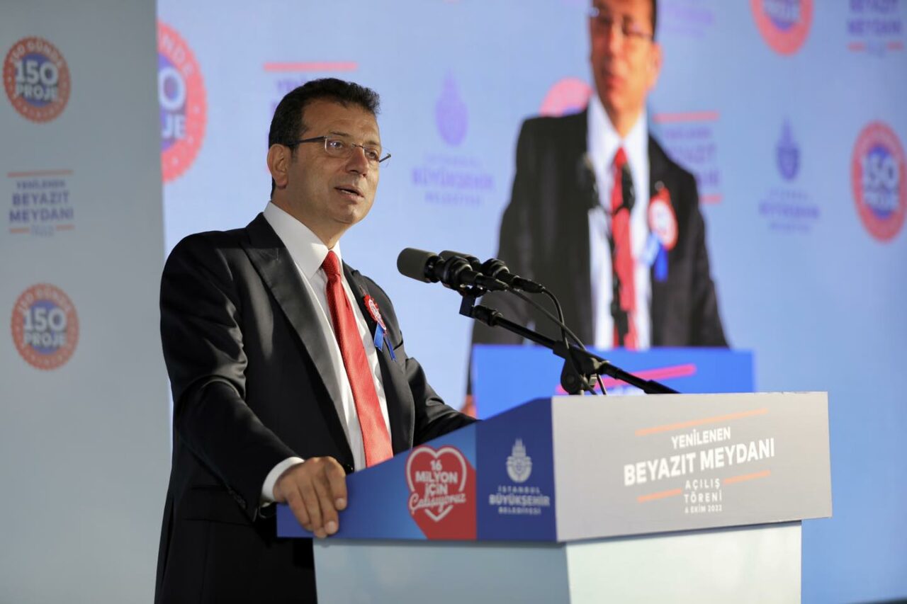 Primarul din Istanbul, condamnat la închisoare pentru insultarea unor oficiali publici