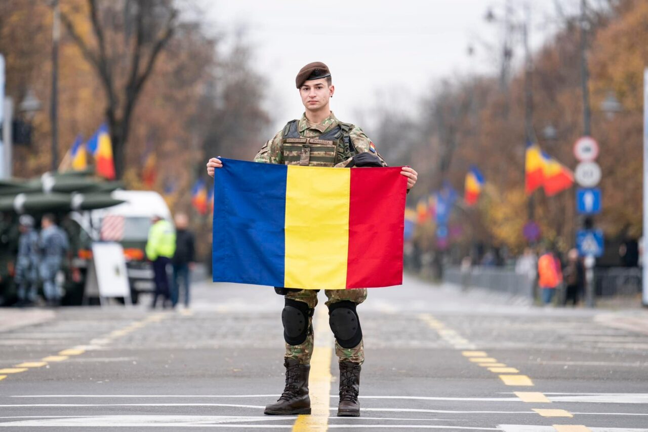 Ministrul Apărării, mesaj de Ziua Națională: „În fiecare zi să aducem omagiu eroilor națiunii române”