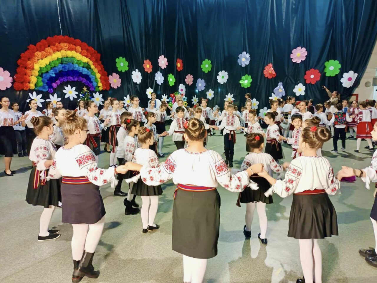 Consiliul Județean Ilfov se pregătește intens pentru sărbătorile de iarnă. După serbarea zilei de Moș Nicolae, la Dobroiești a fost organizat un concurs, spectacol de colinde