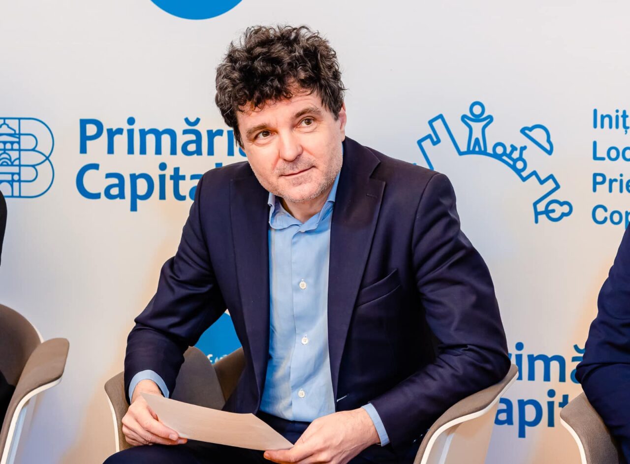 Nicuşor Dan: „Am atribuit contractul pentru elaborarea studiului de fezabilitate privind modernizarea şi extinderea Sistemului de Semaforizare Inteligentă din Capitală”