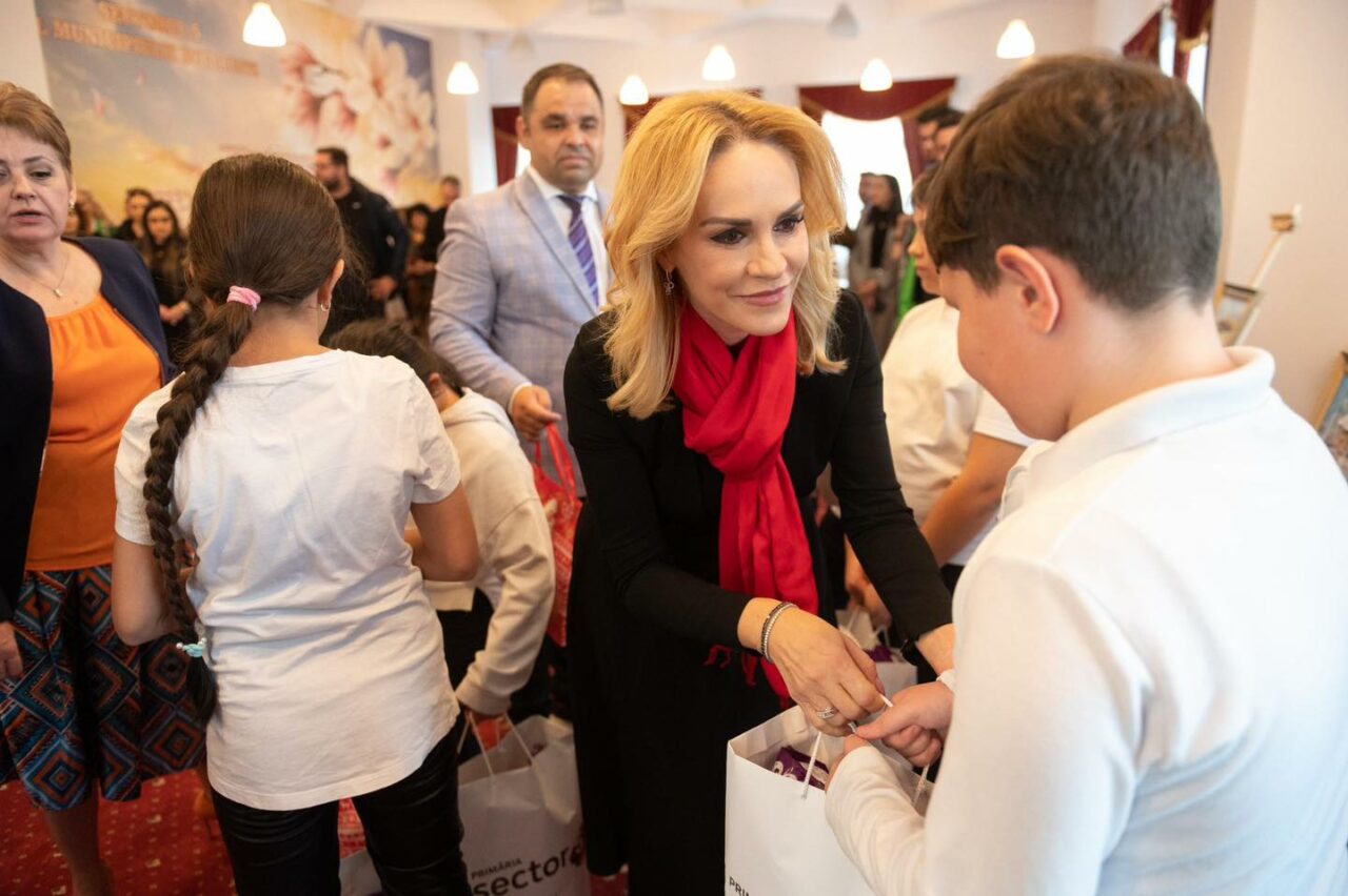 Gabriela Firea, prezentă la expoziția ”Pictează, dăruiește și primește”: ”Pentru mulți dintre acești copii, o jucărie sau o ciocolată sunt lucruri mari”