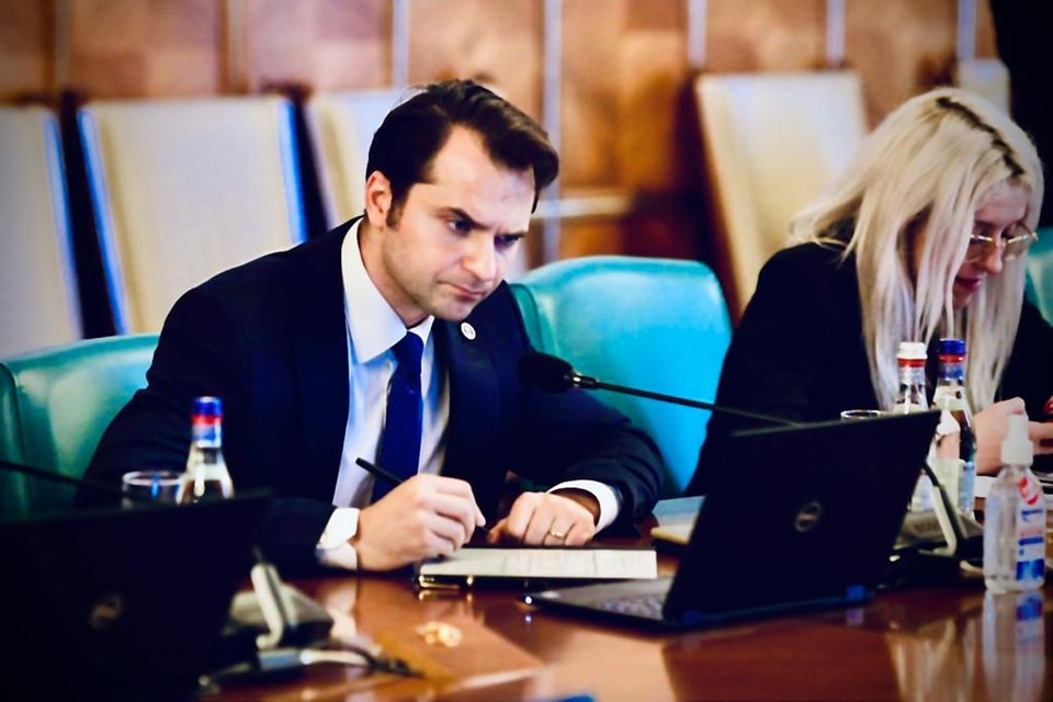 Sebastian Burduja anunță că IT-iștii din sectorul public vor beneficia de aceleași facilitați fiscale ca cei din privat: „Prevederile vor intra în vigoare la data de 1 ianuarie 2023”
