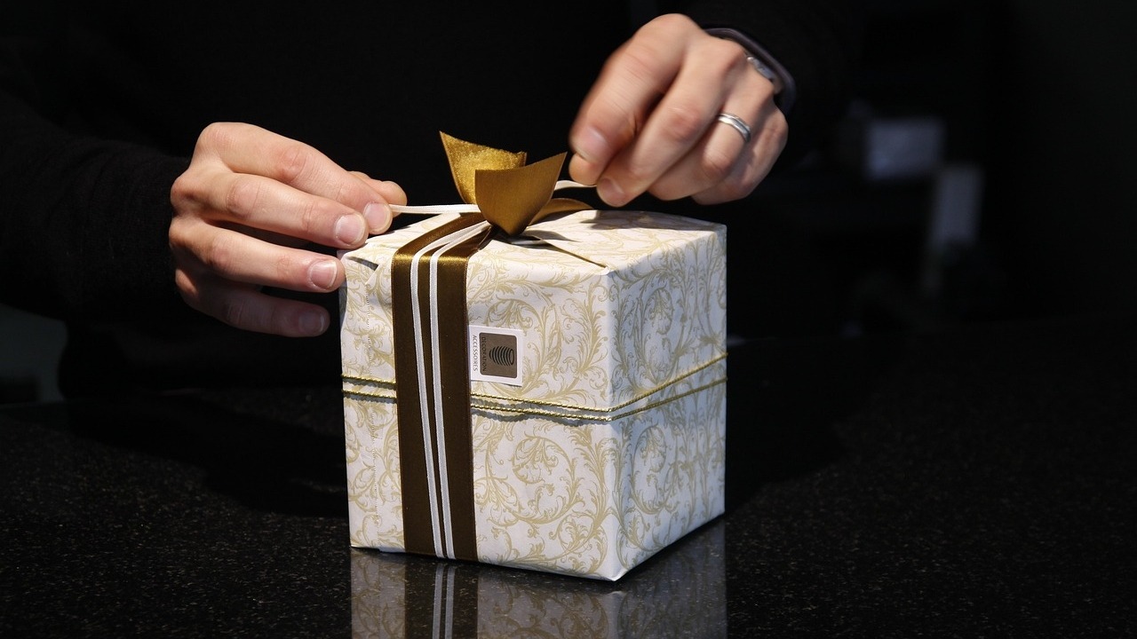 Cadouri de Crăciun pentru bărbați – Parfumuri și cosmetice pentru a străluci la fiecare pas! (P)