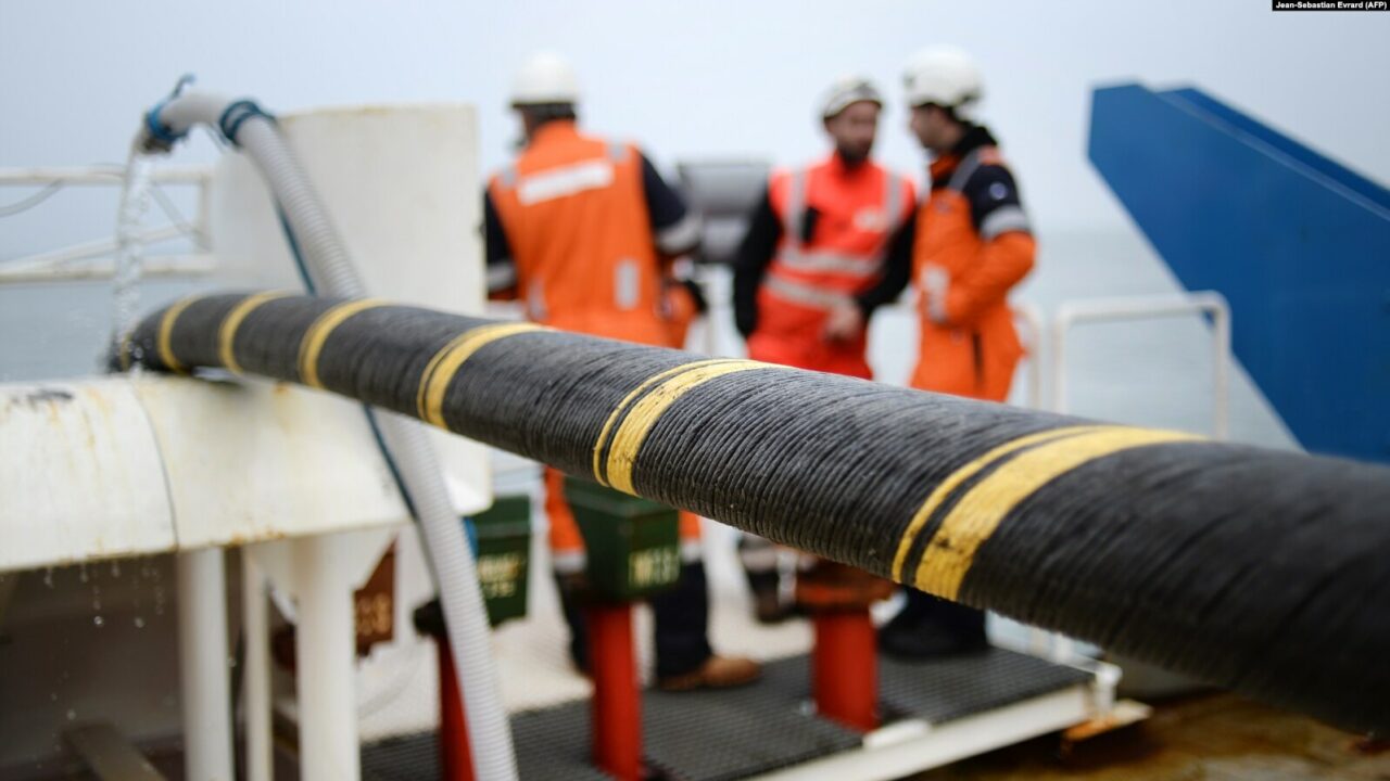 România urmează să transfere energie electrică din Azerbaidjan printr-un cablu submarin. Acordul va fi semnat la Cotroceni