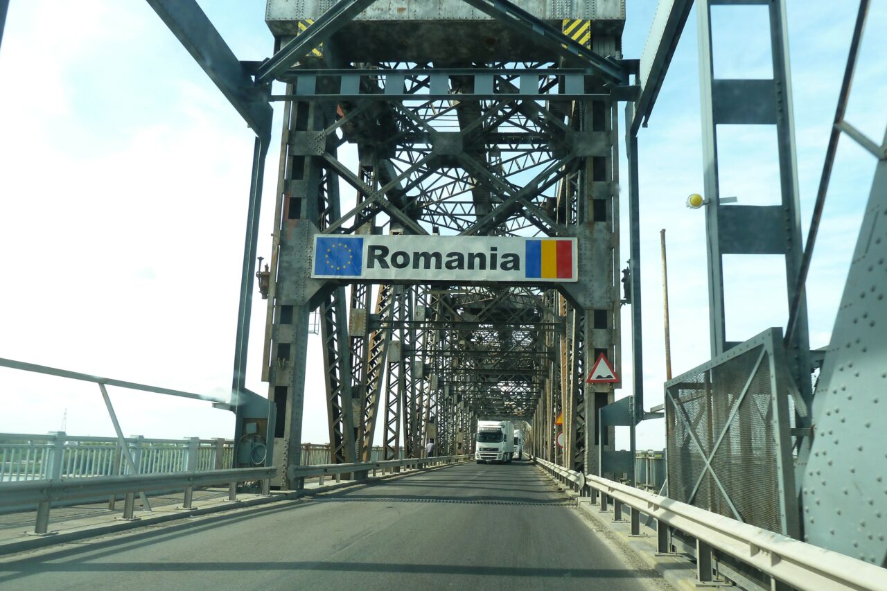 Suprafața unei țări vecine cu ROMÂNIA se micșorează de la o zi la alta