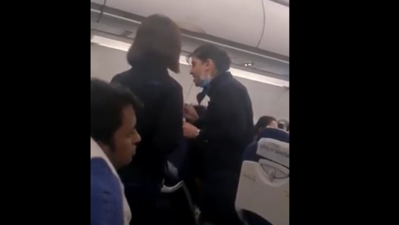 VIDEO | Scandal între o însoțitoare de zbor și un pasager. Totul a pornit de la un sandviș: „Ține-ți gura, nu sunt servitoarea ta!”