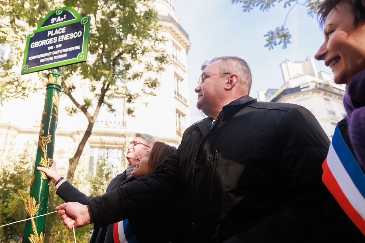 FOTO | Premierul Nicolae Ciucă, la inaugurarea Pieței George Enescu din Paris: „Mândru și emoționat. Acest gest de recunoaștere confirmă prietenia româno-franceză”