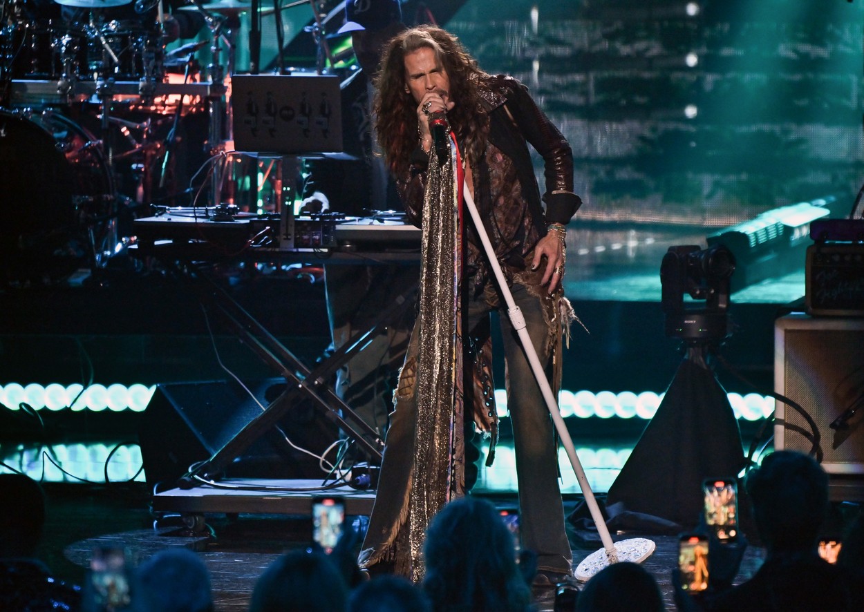 Aerosmith și-a anulat un concert în Las Vegas din cauza unei probleme de sănătate a lui Steven Tyler