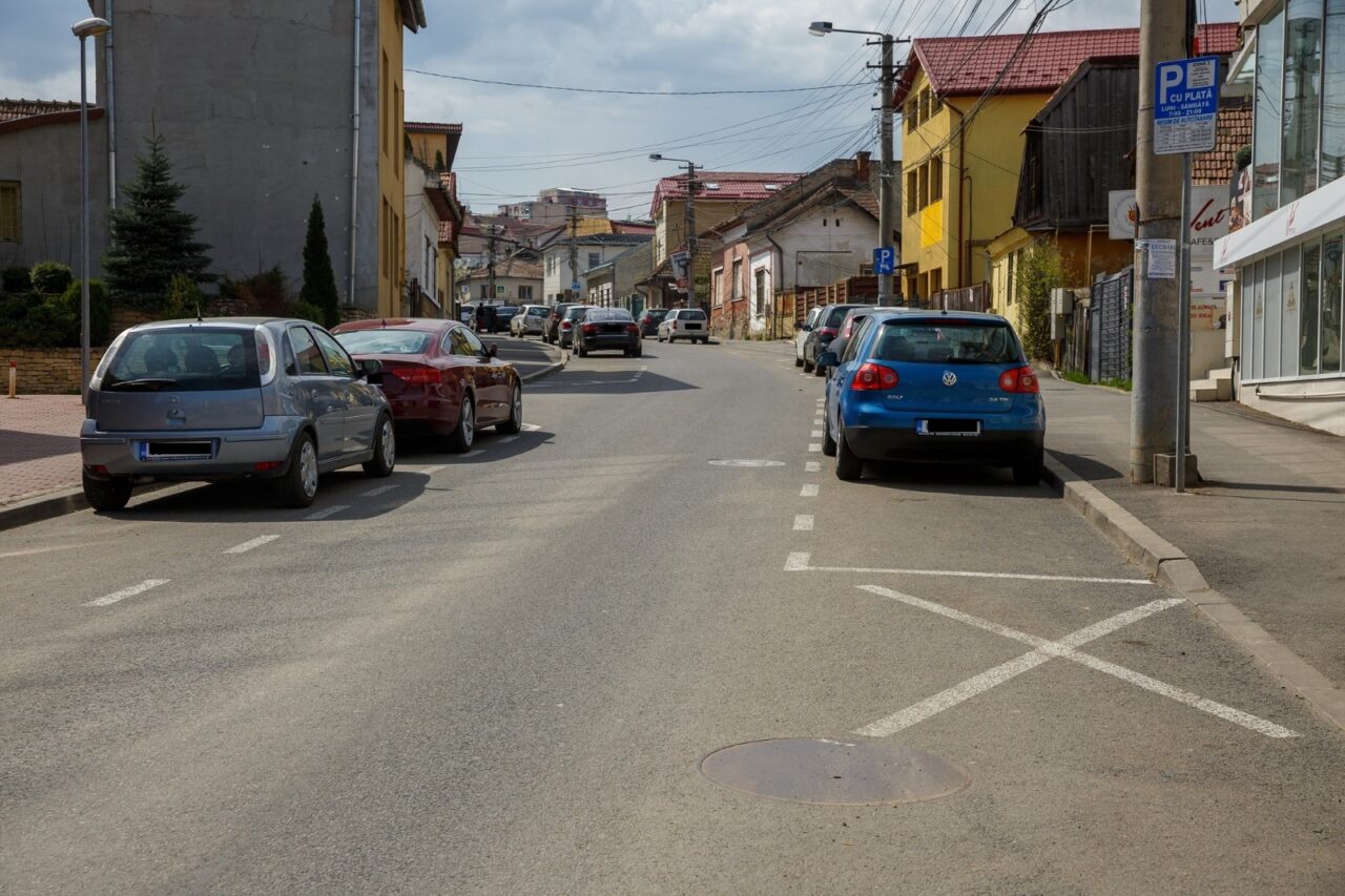 Clujul crește prețurile la locurile de parcare, în 2023. Cu cât se scumpesc abonamentele
