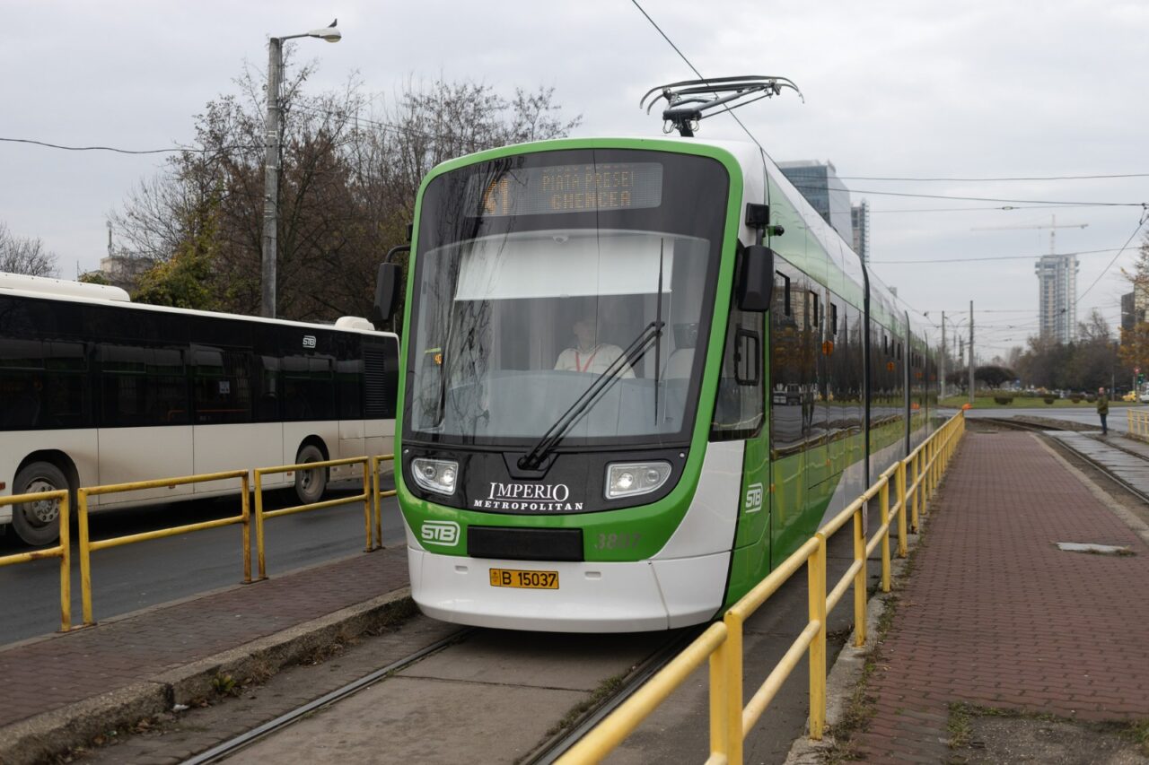 Prima zi, primele probleme. Un tramvai nou de pe linia 41 din București s-a defectat la doar câteva ore de la punerea în funcțiune | VIDEO