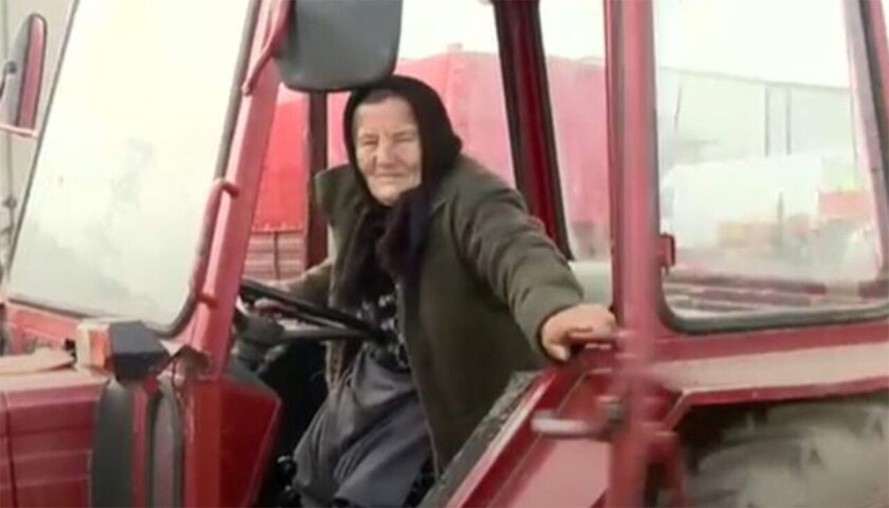 N-ai fi spus! Ce salariu are, de fapt, o femeie care lucrează ca tractoristă în România