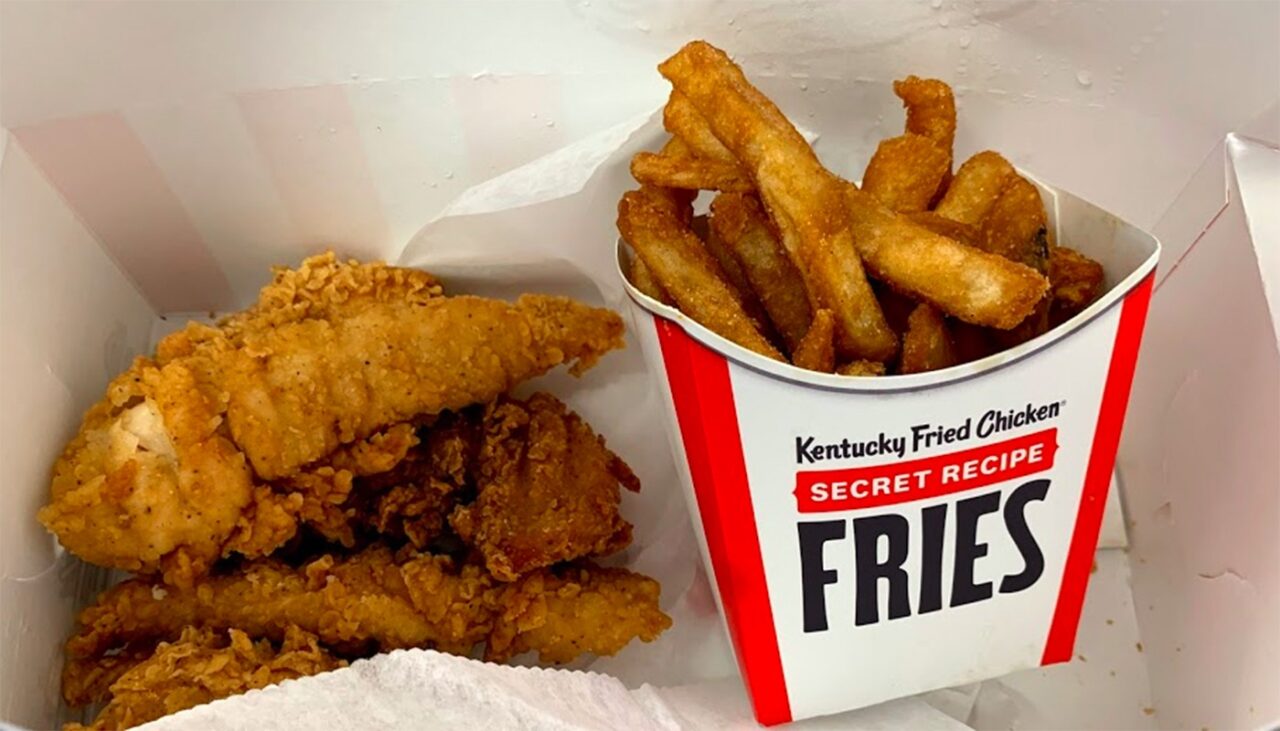 Ți se întoarce stomacul pe dos! Ce a găsit o clientă în cartofii prăjiți comandați de la KFC: „Nu mai mănânc niciodată de la ei!”