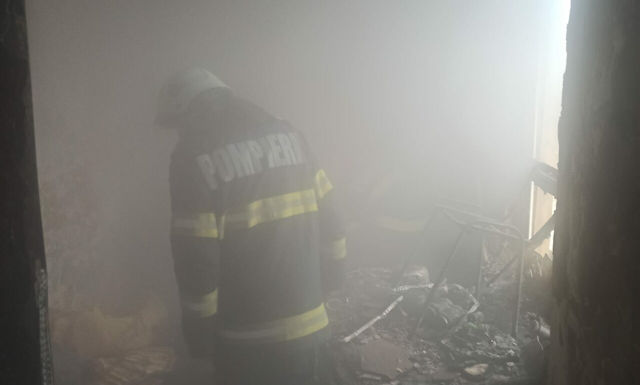 Incendiu la o clădire din Huşi unde se află o creşă şi un adăpost social