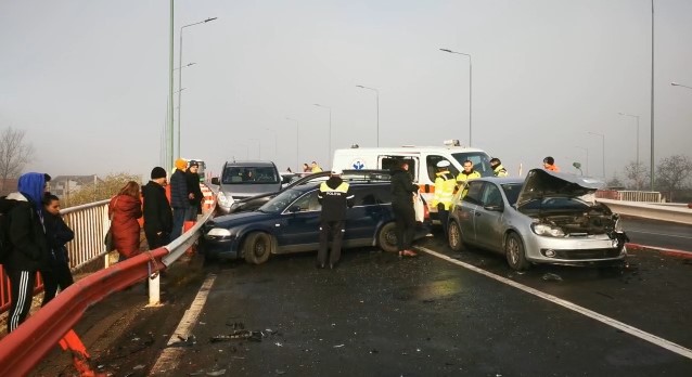 Peste 3.000 de lei amendă încasată de Primăria Brașov în urma accidentului în care 17 autoturisme au fost implicate