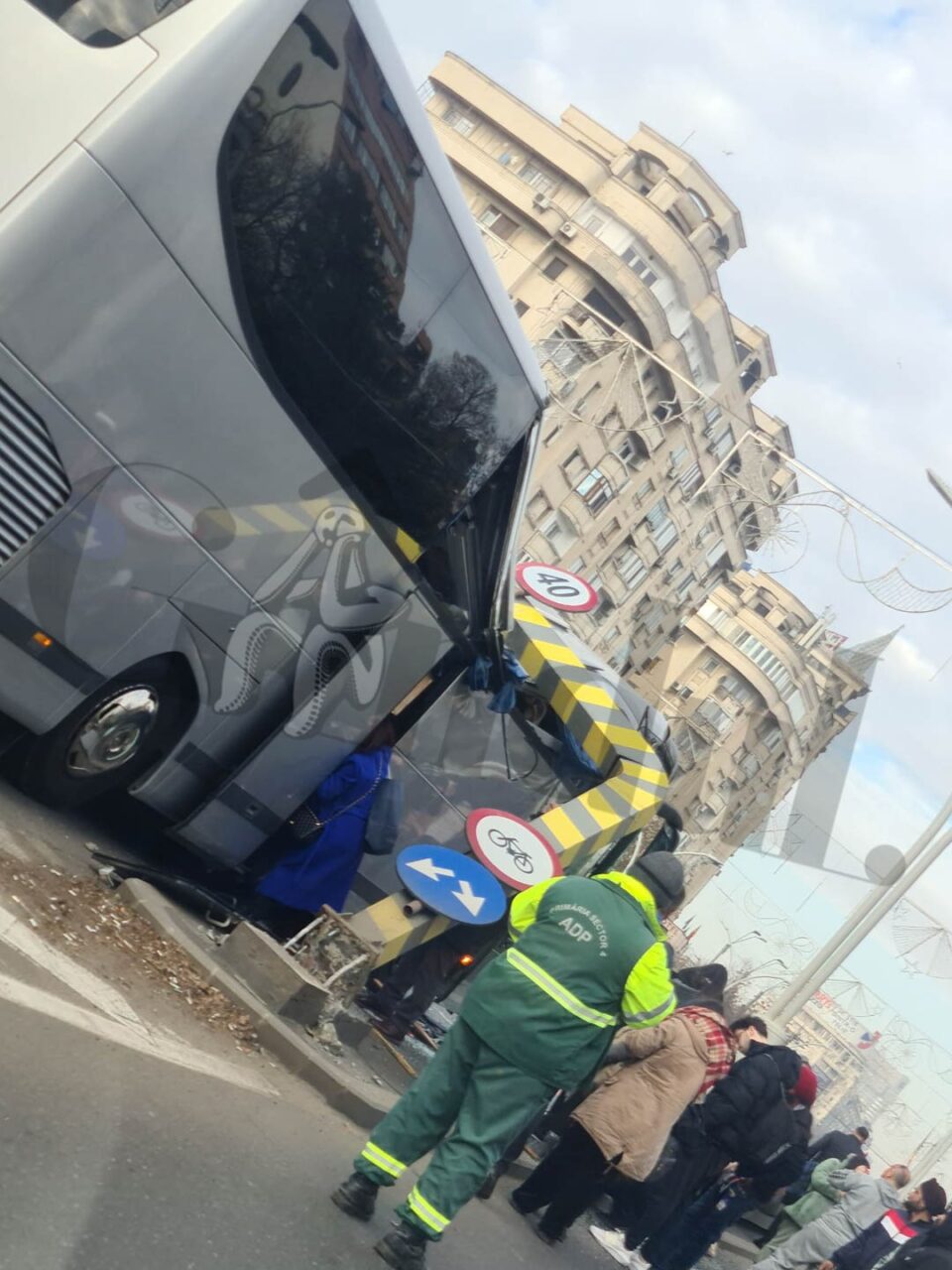 EXCLUSIV: Cu ce viteză a intrat șoferul grec în limitatorul de înălțime / Informații în premieră din anchetă: „Când au ajuns polițiștii la fața locului, șoferul părea beat sau drogat. De fapt, …”