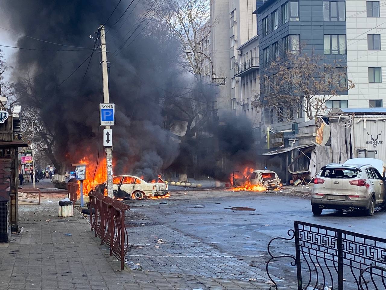 LIVE UPDATE. Ziua 304 de război: Cinci morți și 20 de răniți într-un bombardament al Rusiei în centrul Hersonului, în Ajunul Crăciunului / Volodimir Zelenski: „Asta e teroare, e ucidere pentru a intimida şi a-ţi (satisface) plăcerea” / FOTO CU PUTERNIC IMPACT EMOȚIONAL